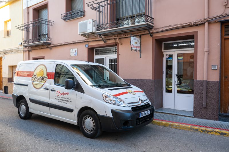 Foto exterior panadería horno campana